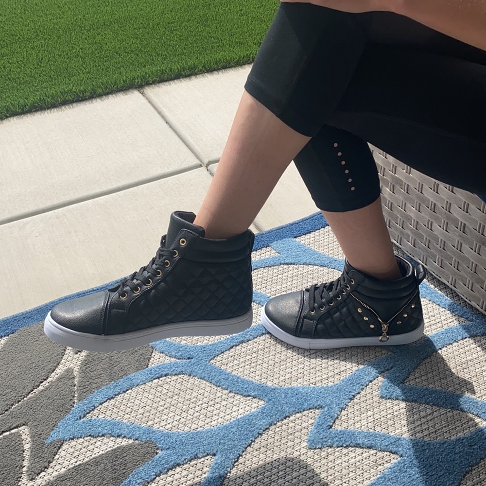 *ONLY 2 LEFT*  Quilted Zipper High Top Sneakers - Picture 4 of 10
